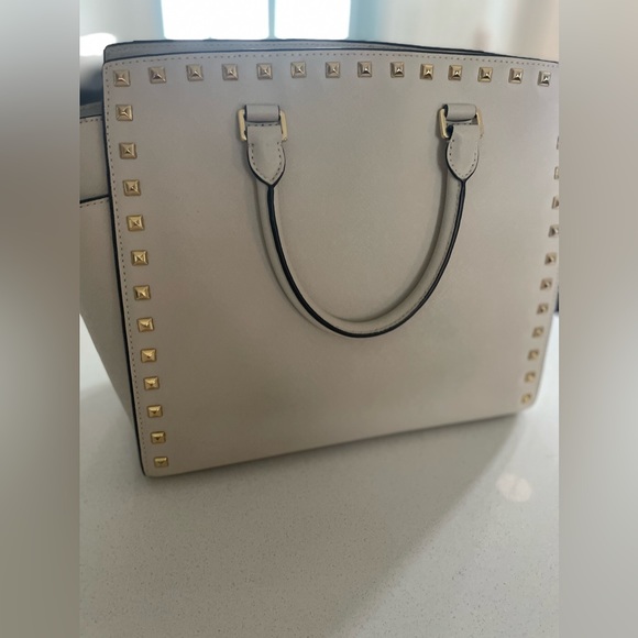 Extra large, Michael Kors, Selma, and cream with gold studs EXCELLENT CONDITION - Picture 9 of 11